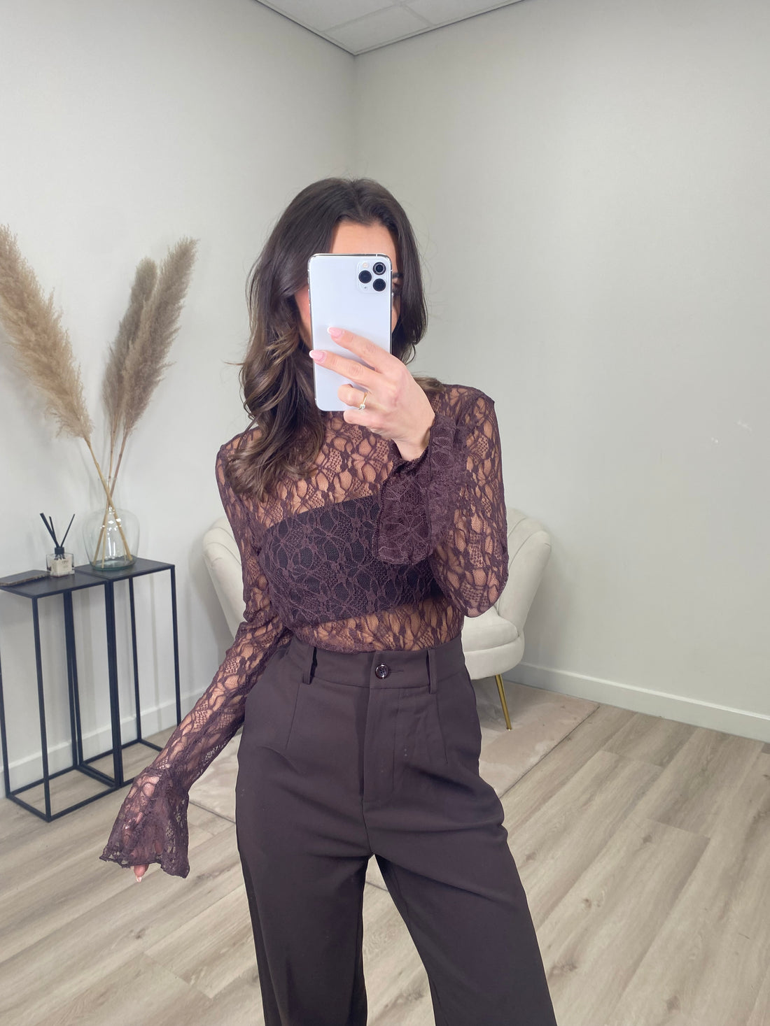 Lace Flare Sleeve Top Bruin