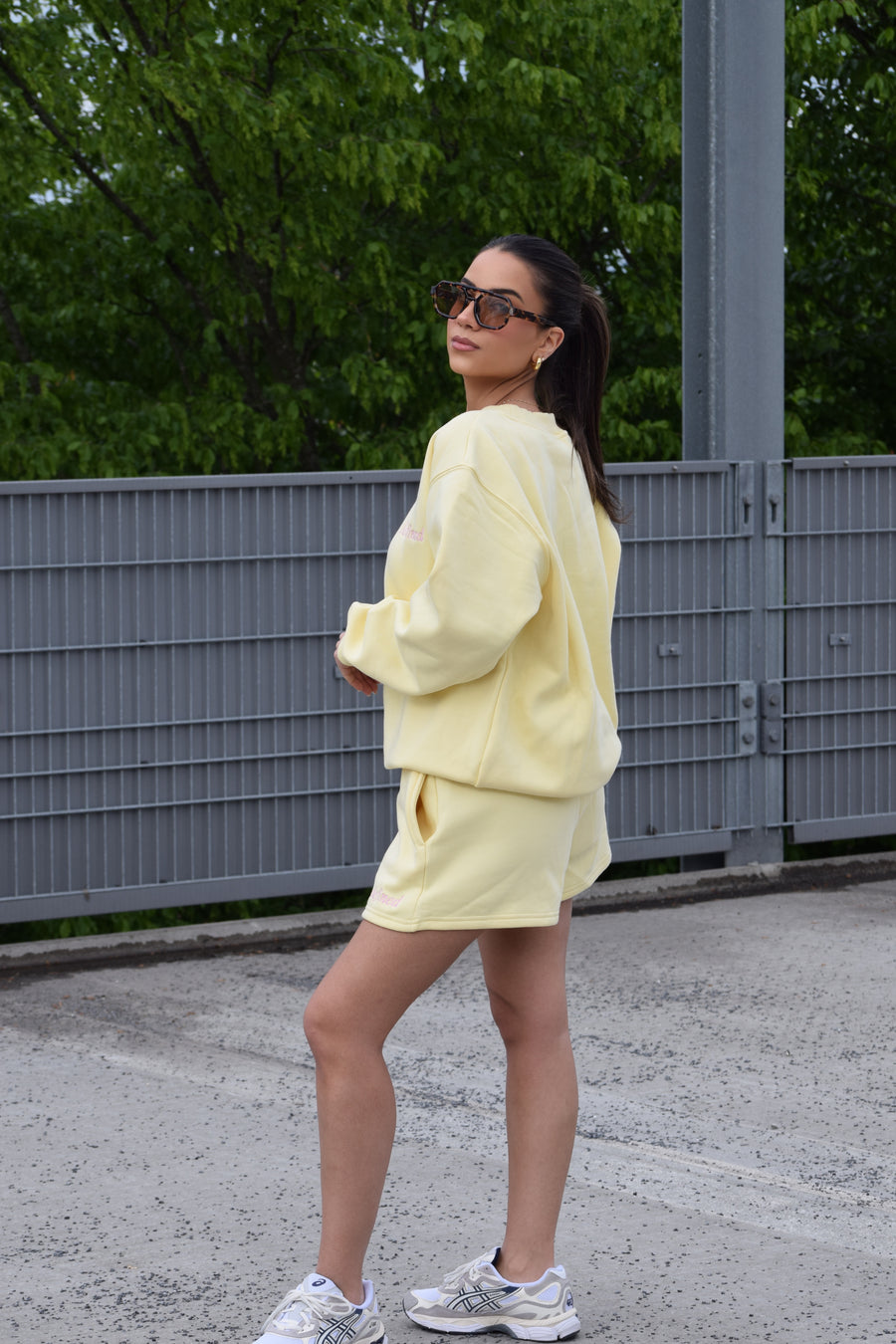 Redefined Short Geel