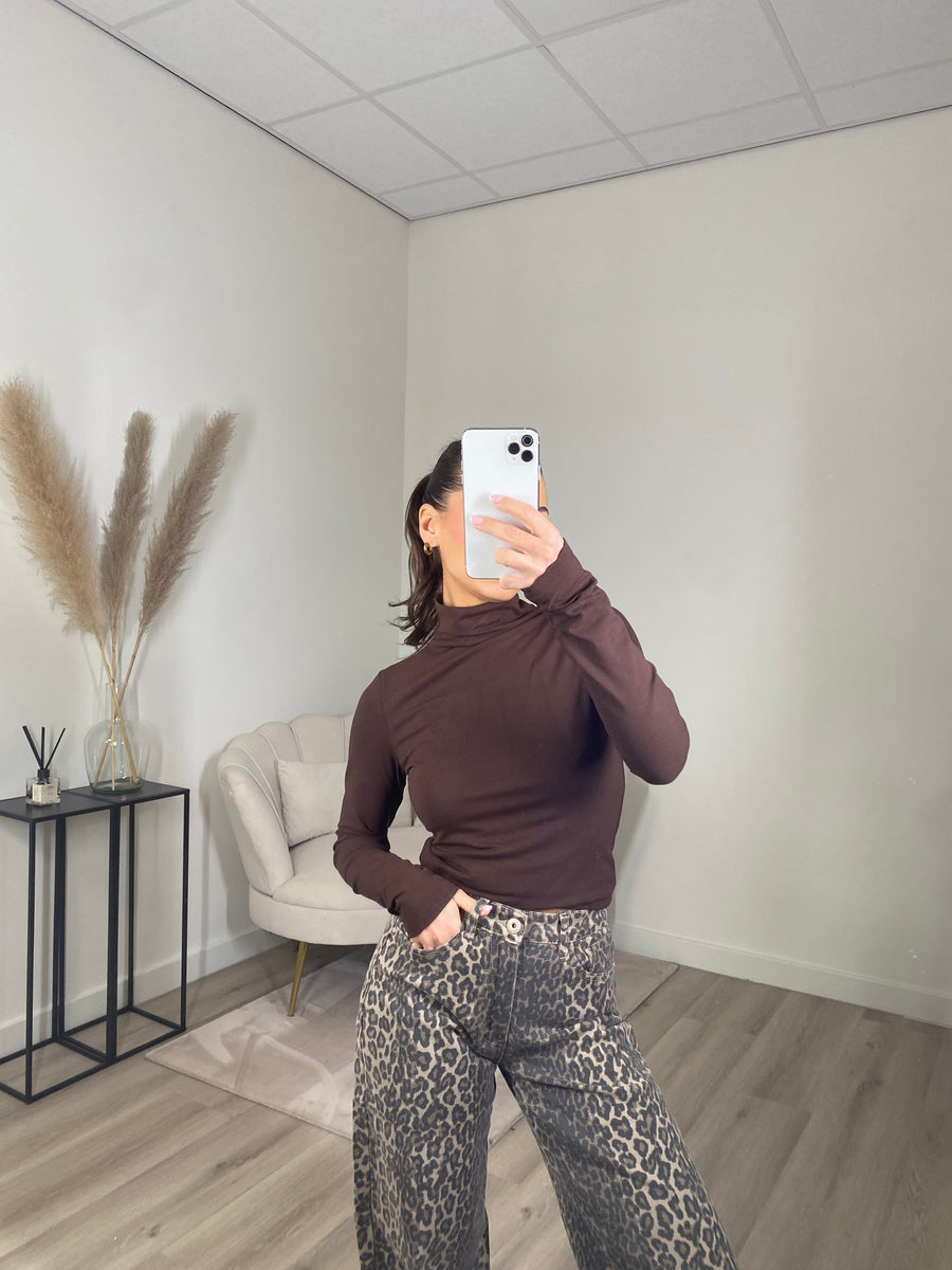 Essential Basic Top Bruin