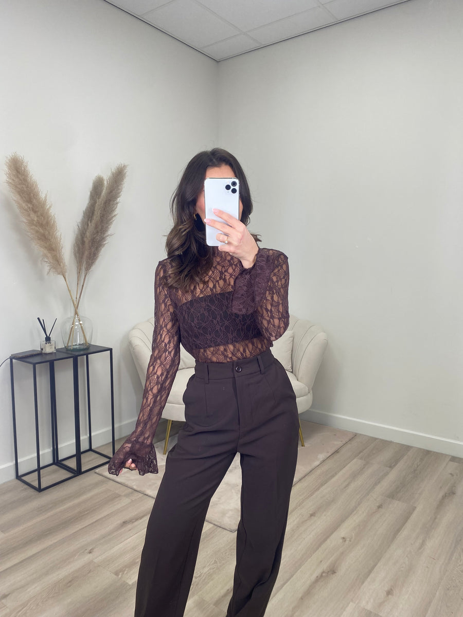 Lace Flare Sleeve Top Bruin