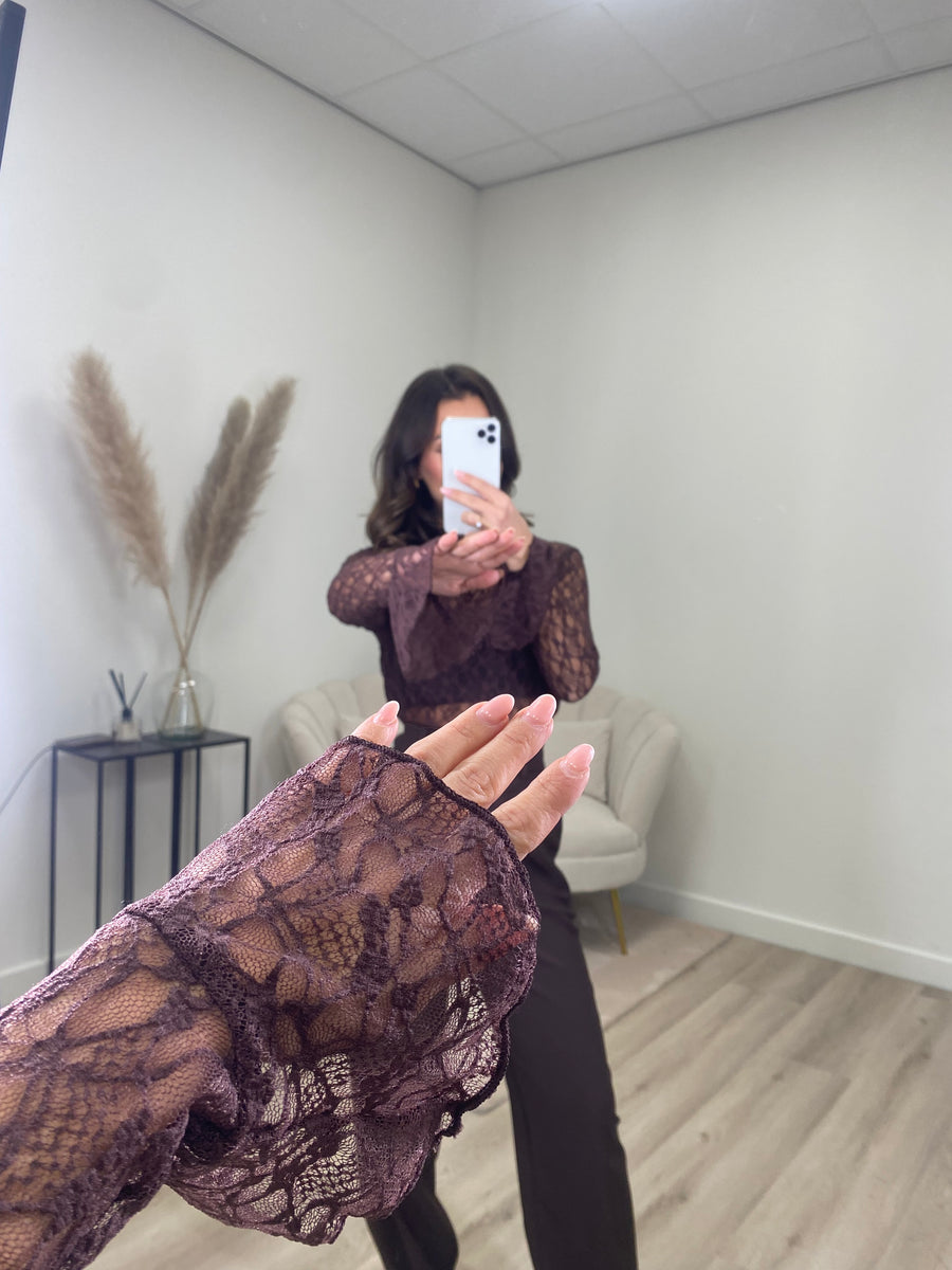 Lace Flare Sleeve Top Bruin