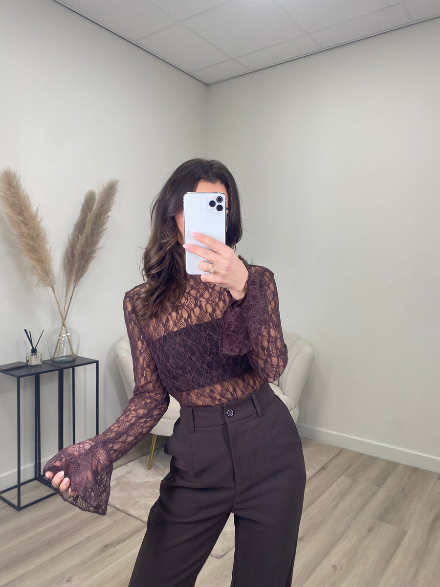 Lace Flare Sleeve Top Bruin