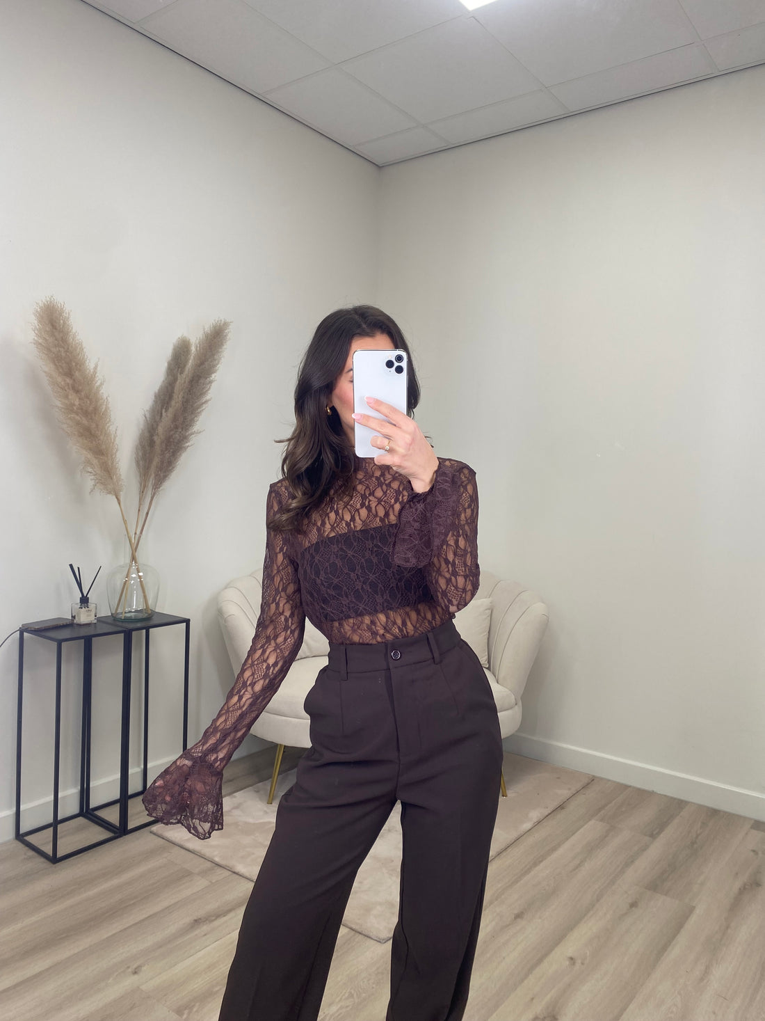 Lace Flare Sleeve Top Bruin